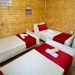 Bujtina Miqesia Panzió 3*