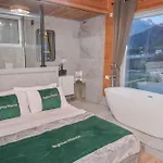 Bujtina Miqesia 3*