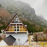 Bujtina Miqesia Theth