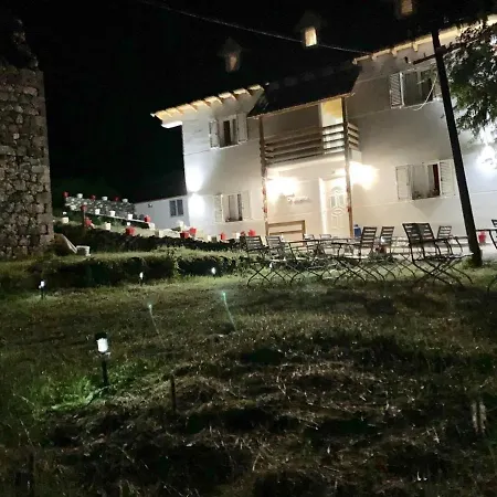 Bujtina Miqesia Bed & Breakfast Theth