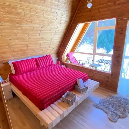 Bujtina Miqesia Bed & Breakfast
