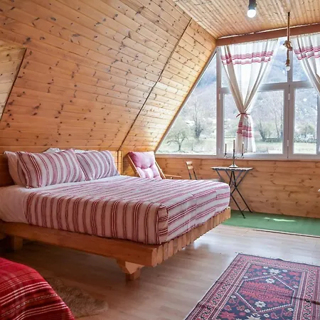 Bed & Breakfast Bujtina Miqesia *