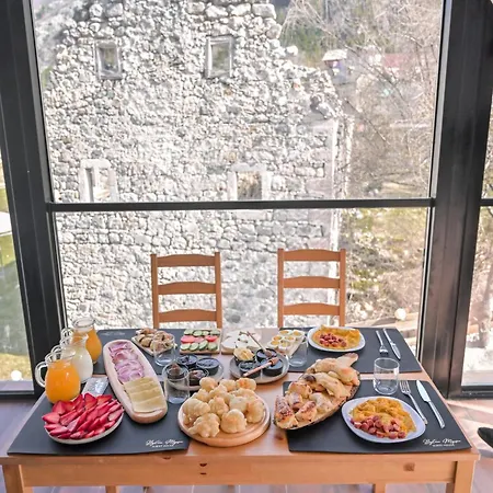 Bujtina Miqesia Bed & Breakfast Theth