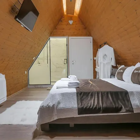 Bujtina Miqesia Bed & Breakfast