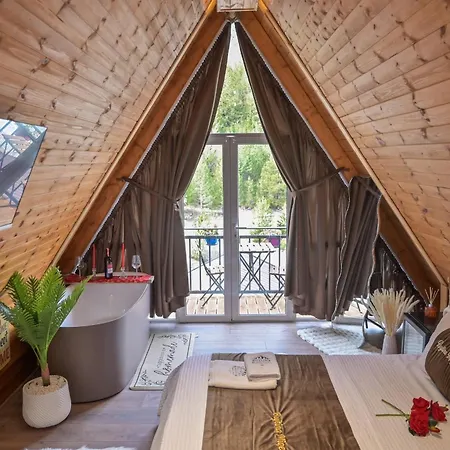 Bujtina Miqesia Bed & Breakfast 3*