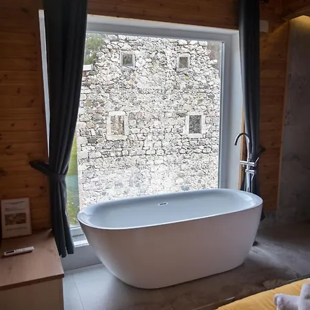 Bed & Breakfast Bujtina Miqesia 3*