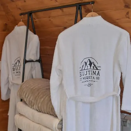 Bujtina Miqesia Bed & Breakfast Theth