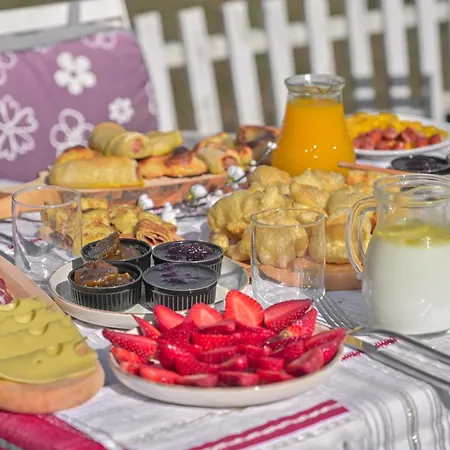 Bed & Breakfast Bujtina Miqesia