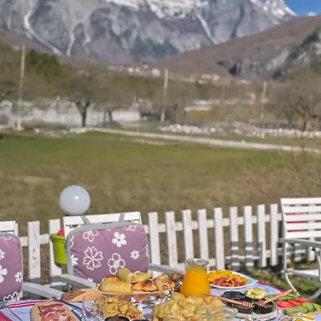 Bed & Breakfast Bujtina Miqesia *