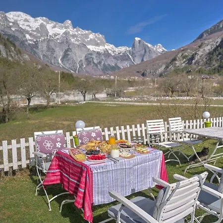 Bujtina Miqesia Bed & Breakfast Theth