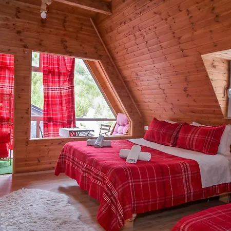 Bujtina Miqesia Bed & Breakfast *