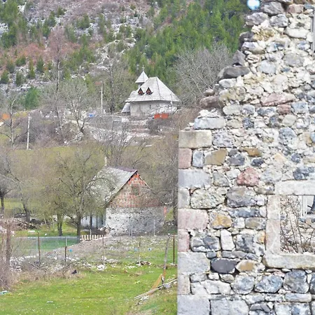 Bujtina Miqesia Bed & Breakfast