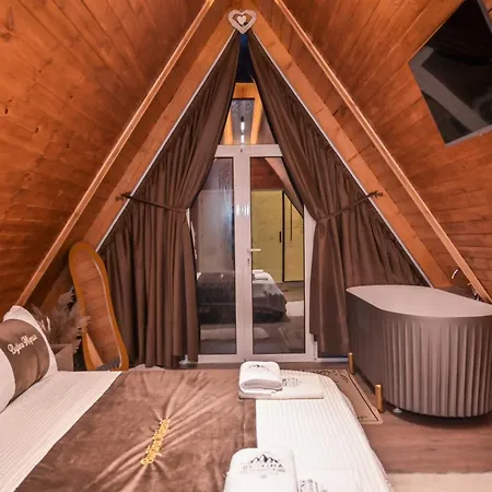 Bujtina Miqesia Theth