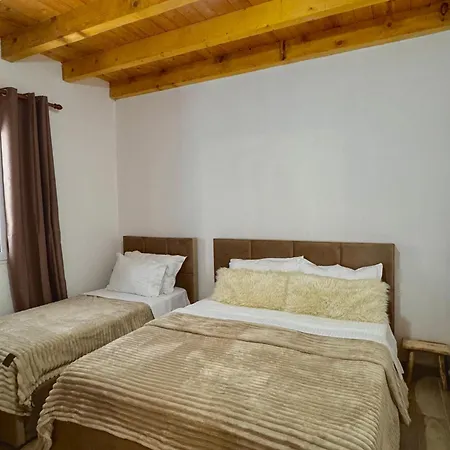 Bujtina Miqesia Bed & Breakfast Theth