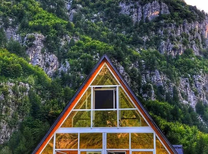 Bujtina Miqesia Oda ve Kahvaltı 3*