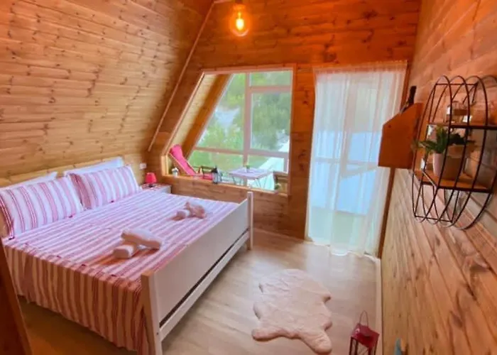 Oda ve Kahvaltı Bujtina Miqesia Theth