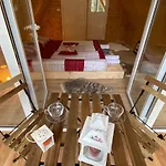 Bujtina Miqesia Bed & Breakfast Theth