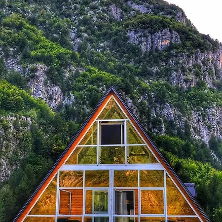 Bujtina Miqesia Nocleg ze śniadaniem 3*