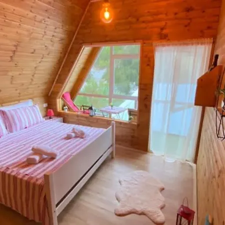Oda ve Kahvaltı Bujtina Miqesia Theth