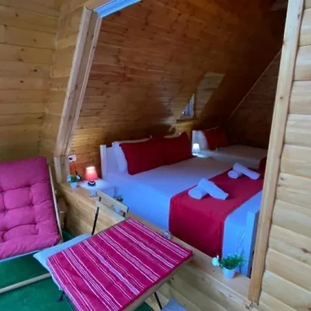 Bujtina Miqesia Oda ve Kahvaltı 3*