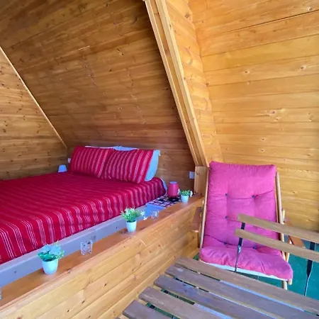 Bujtina Miqesia Theth