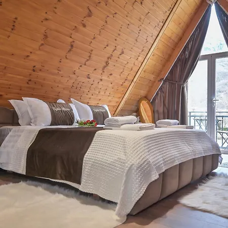 Bujtina Miqesia Theth