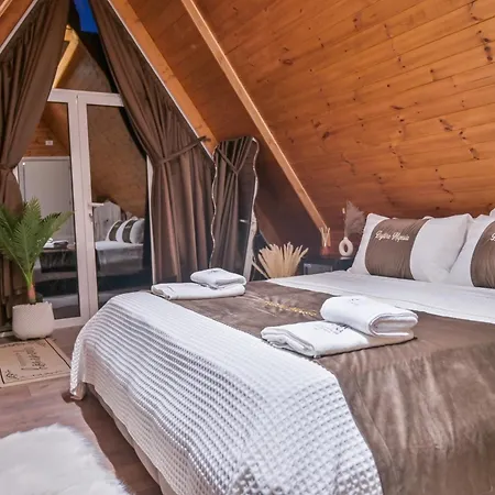 Bujtina Miqesia Bed and breakfast 3*