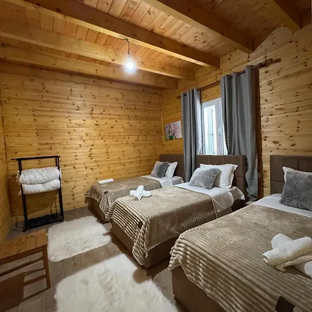 Nocleg ze śniadaniem Bujtina Miqesia 3*