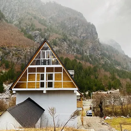 Bujtina Miqesia Theth