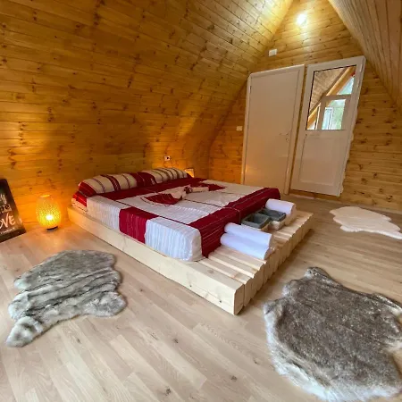 Bujtina Miqesia Theth