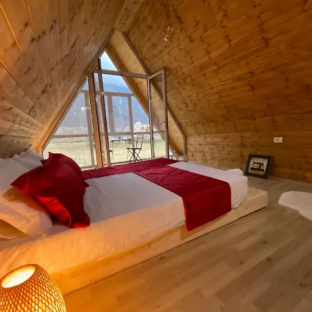 Alojamento de Acomodação e Pequeno-almoço Bujtina Miqesia 3*