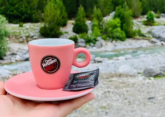 Bujtina Miqesia Bed & Breakfast Theth