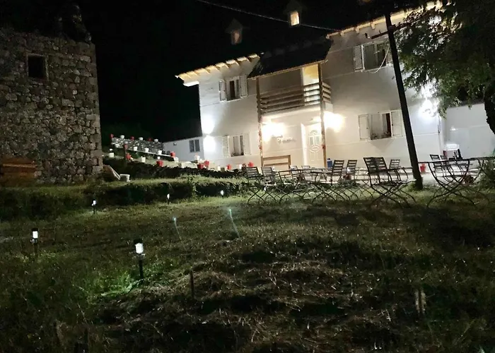 Bujtina Miqesia Bed & Breakfast Theth