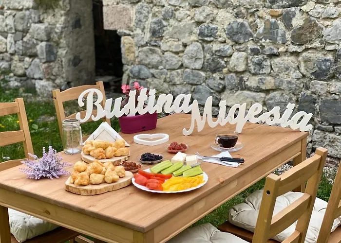 Bed and breakfast Bujtina Miqesia 3*