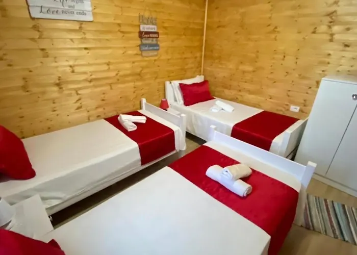 Bujtina Miqesia Bed and breakfast 3*