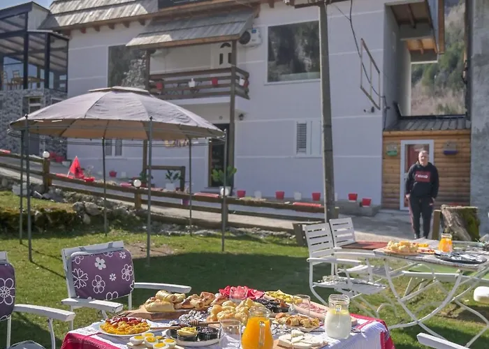 Bujtina Miqesia Theth