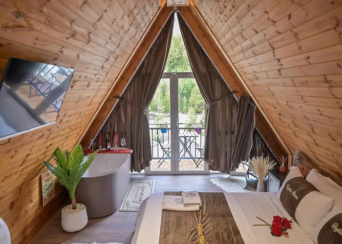 Bujtina Miqesia Bed & Breakfast 3*