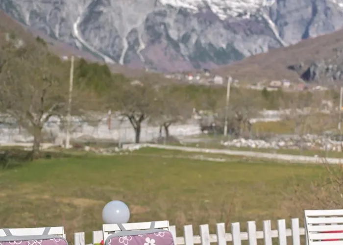 Bed and breakfast Bujtina Miqesia Theth