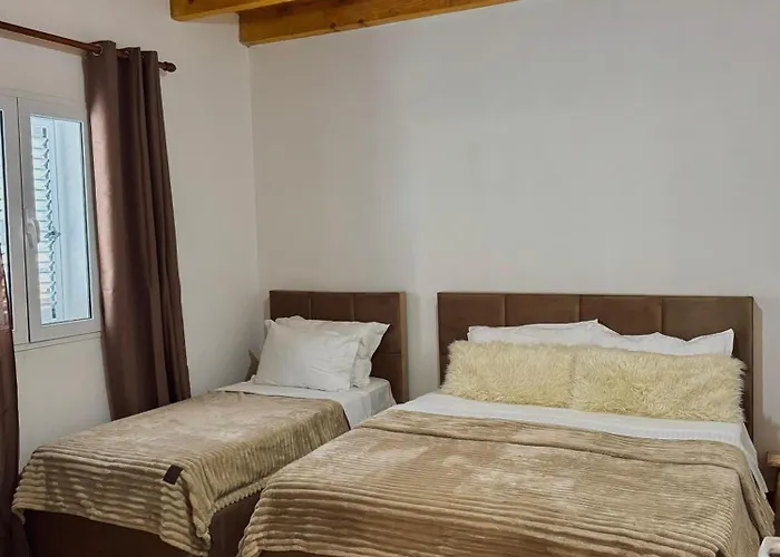Bujtina Miqesia Bed & Breakfast 3*