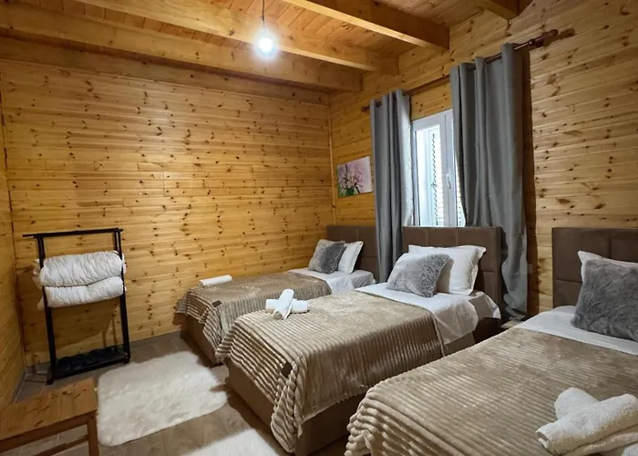 Bed & Breakfast Bujtina Miqesia 3*