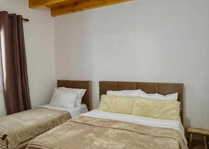 Bujtina Miqesia Bed & Breakfast Theth