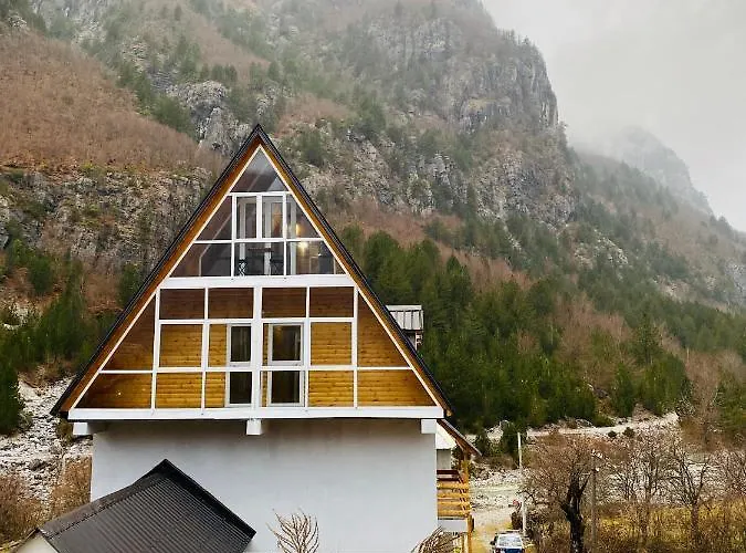 Bujtina Miqesia Theth