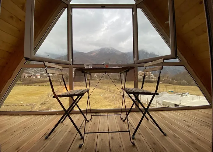 Bujtina Miqesia Theth